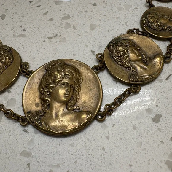 Gorgeous Vintage Brass Medallion Necklace - Picture 2 of 8